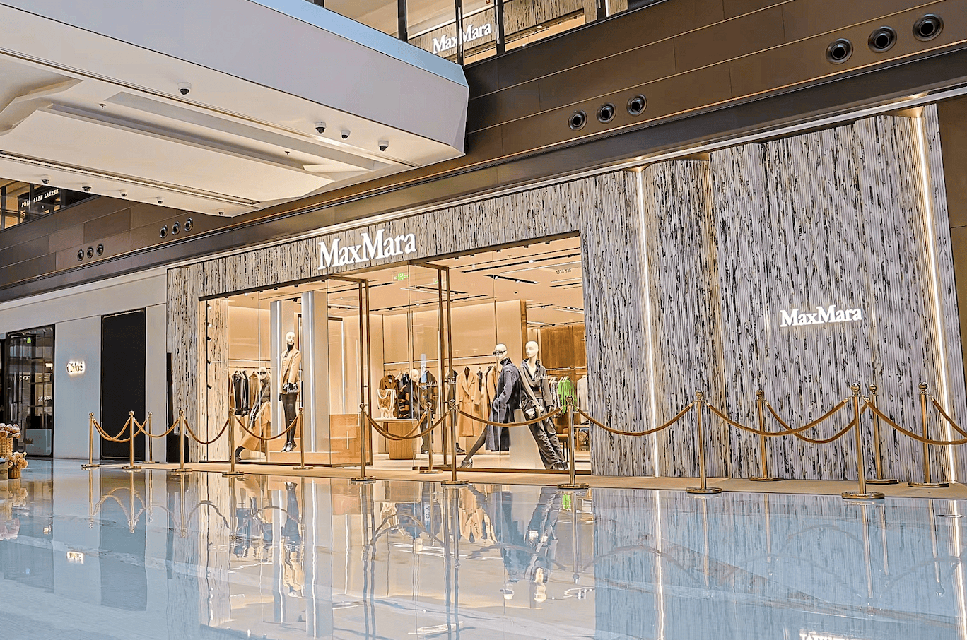 Max Mara上海港汇恒隆店盛装启幕 全新二零二四秋冬系列彰显非凡女性多重风采