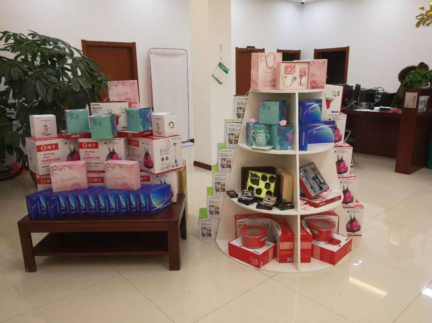 贵金属摆放(贵金属展示柜摆放图案)